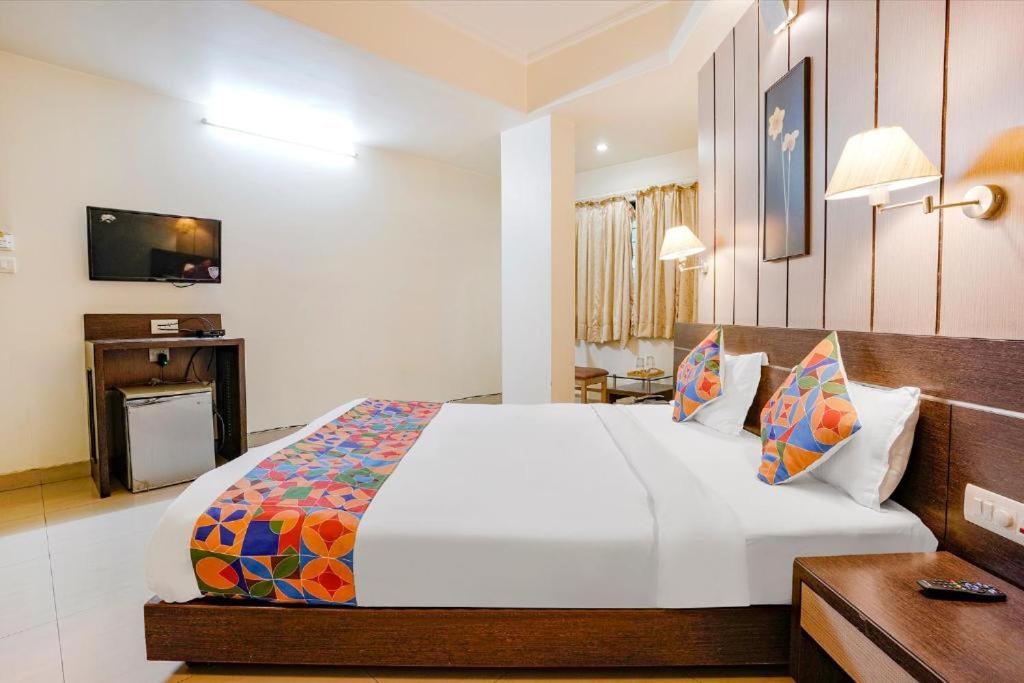 Gandharva Residency Swargate Hotel Pune Exterior photo