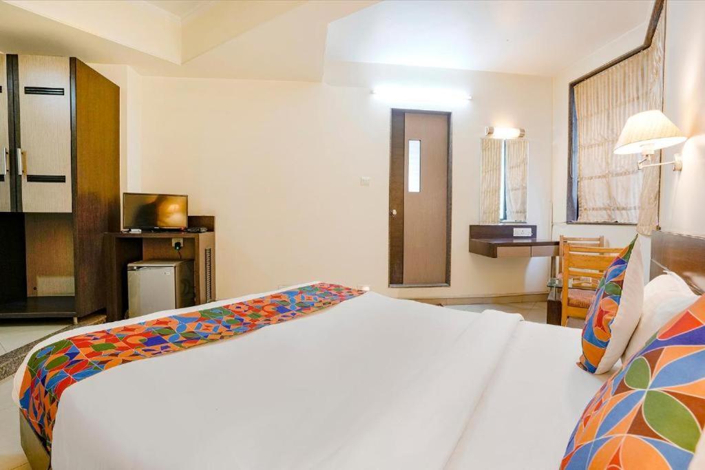 Gandharva Residency Swargate Hotel Pune Exterior photo